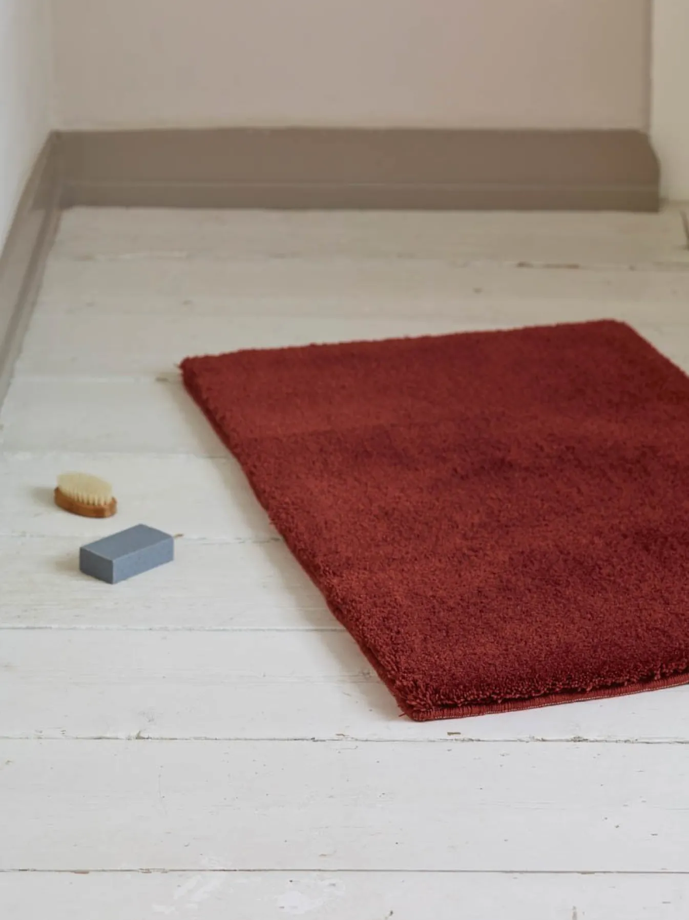 Best Bath & Living Aquanova Bath mat BELA color Mahogany - 60x100 cm