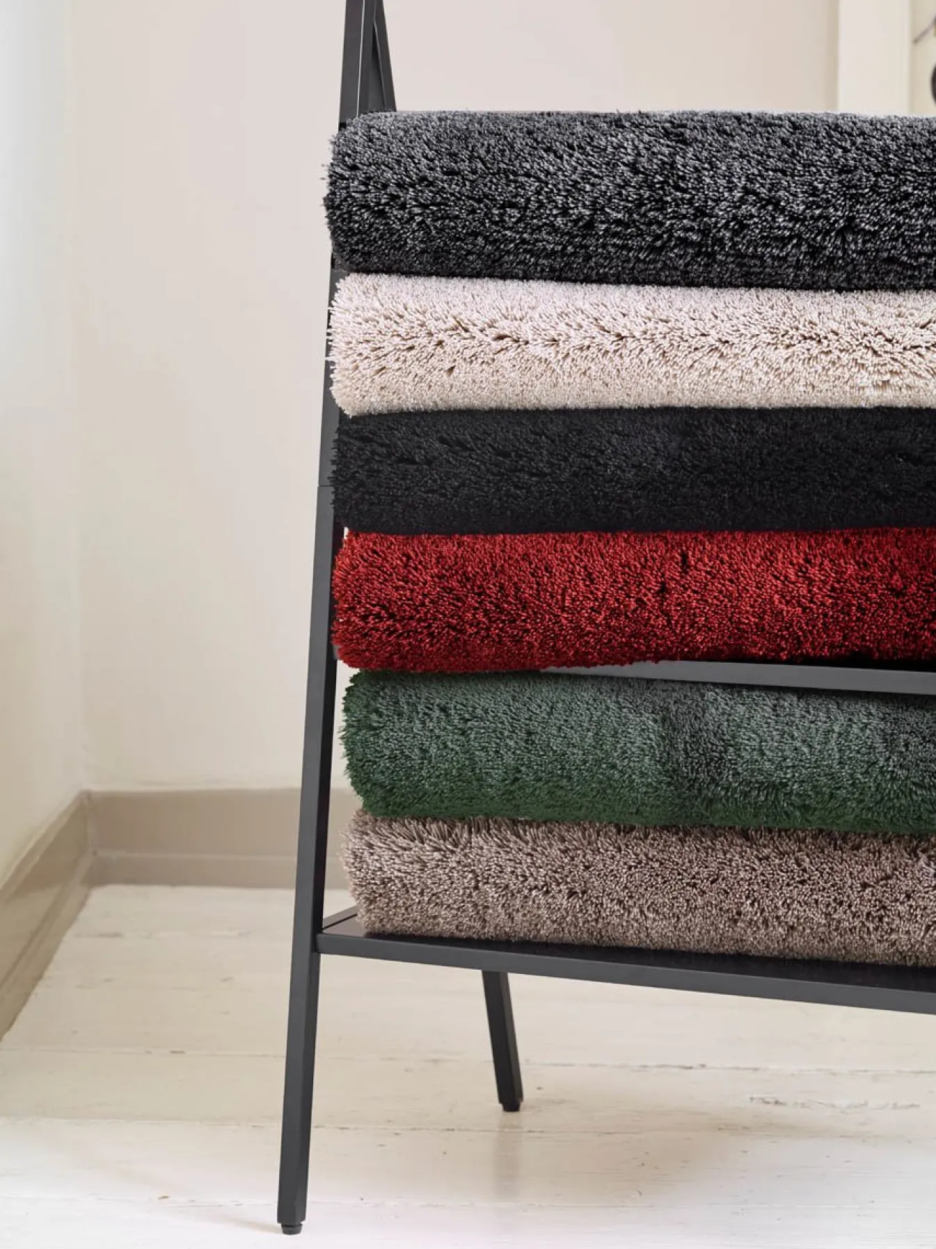 Online Bath & Living Aquanova Bath mat BELA color Mahogany - 60x60 cm