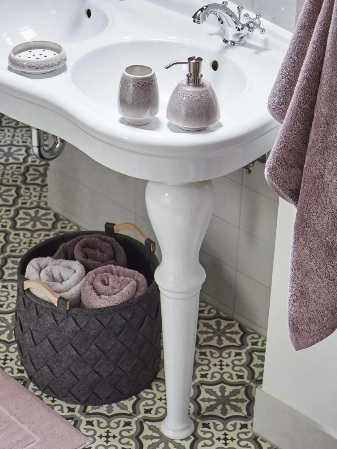 Best Bath & Living Aquanova Bath textiles LONDON color Malva-883