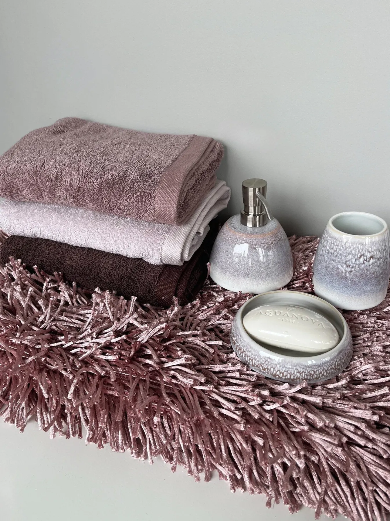 Best Bath & Living Aquanova Bath textiles LONDON color Malva-883