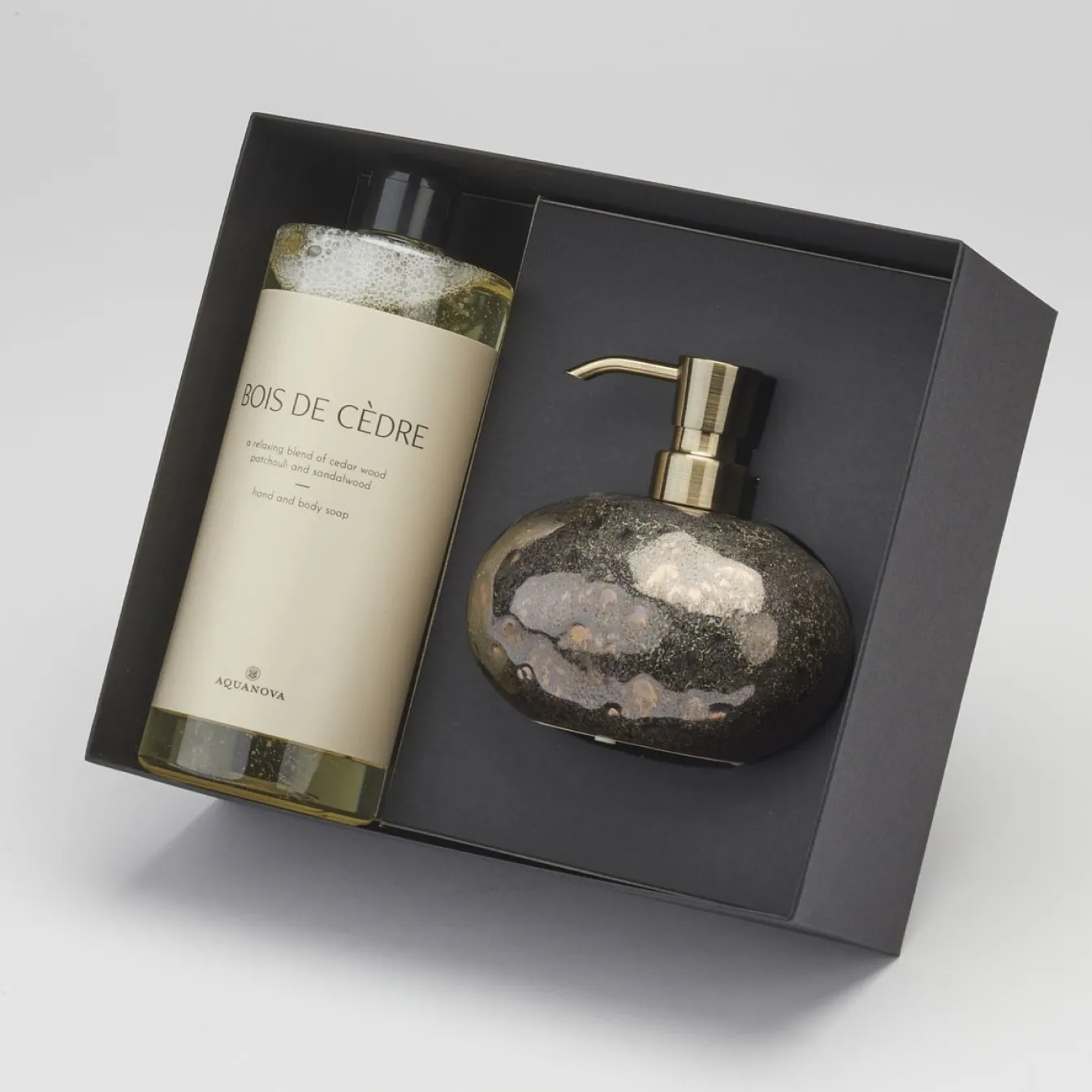 Best Bath & Living Aquanova Giftbox Ugo soap dispenser Vintage Bronze  Paris soap Bois de Cèdre (GIFTUGODIS854-BDC) VintageBronze-854