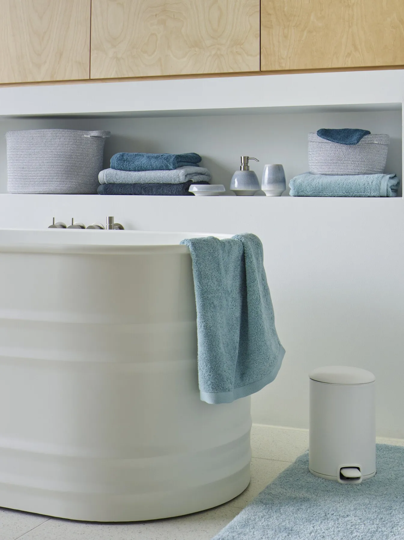 Shop Bath & Living Aquanova Guest towel LONDON color (set/6) Aquatic-369