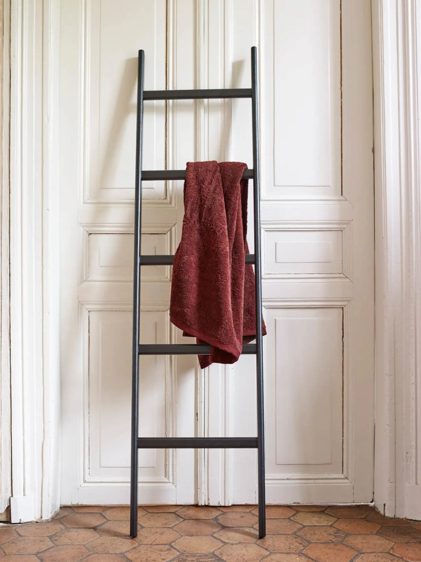 Shop Bath & Living Aquanova Oak towel ladder MINK color black (MINTLL-09)