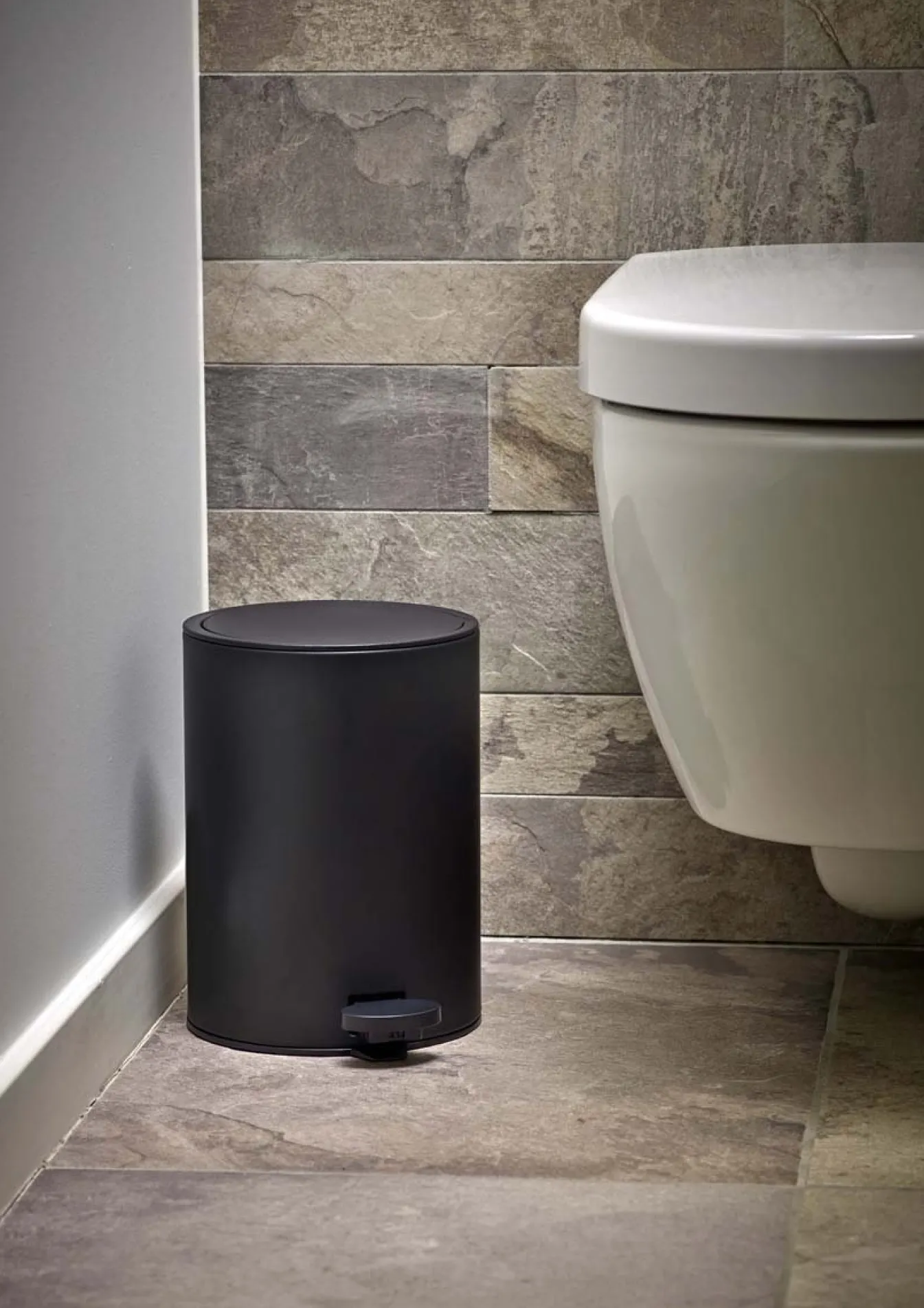 Hot Bath & Living Aquanova Pedal bin RAF color (3 liters) Black-09
