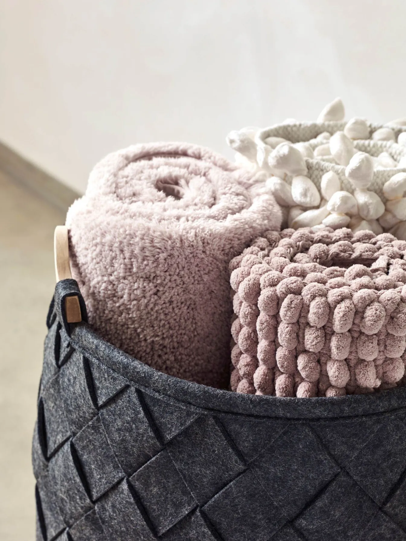 Discount Bath & Living Aquanova Storage basket AMY color Dark Gray-98 (gray / anthracite) small DarkGrey-98