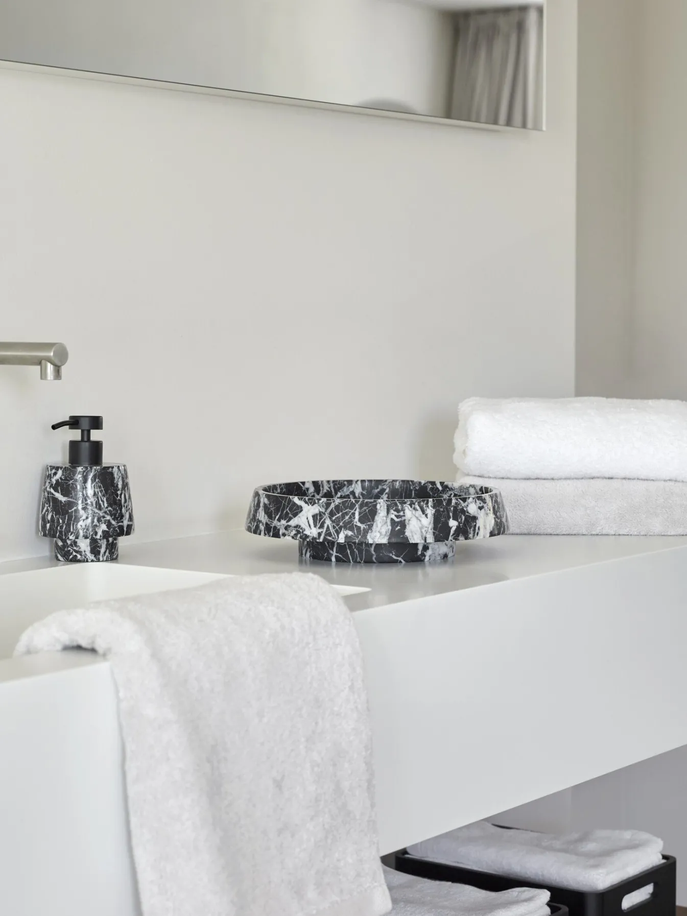 Clearance Bath & Living Aquanova Storage box rectangle COLE color Black-09