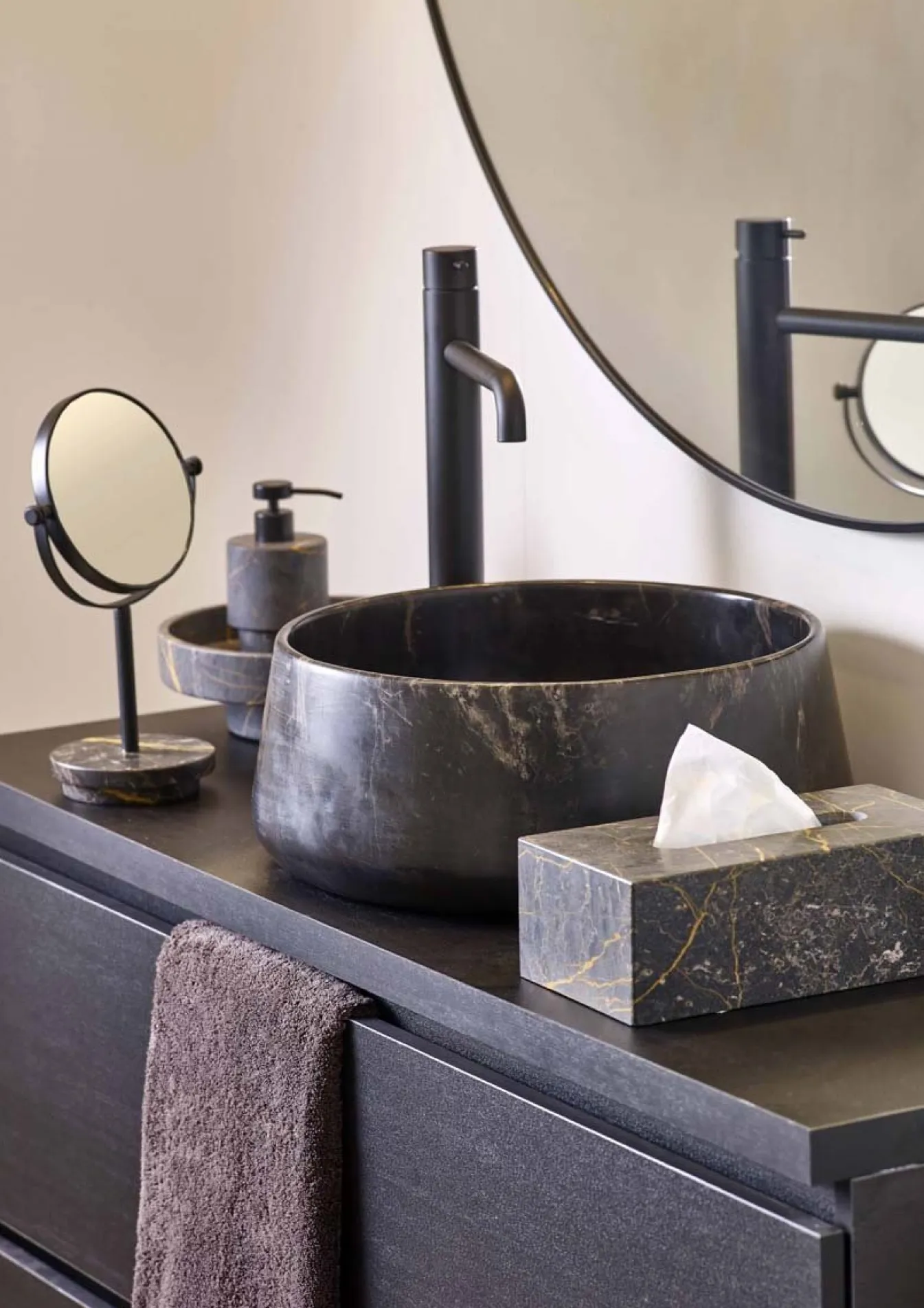 Hot Bath & Living Aquanova Tissue holder PORTO color Black-09