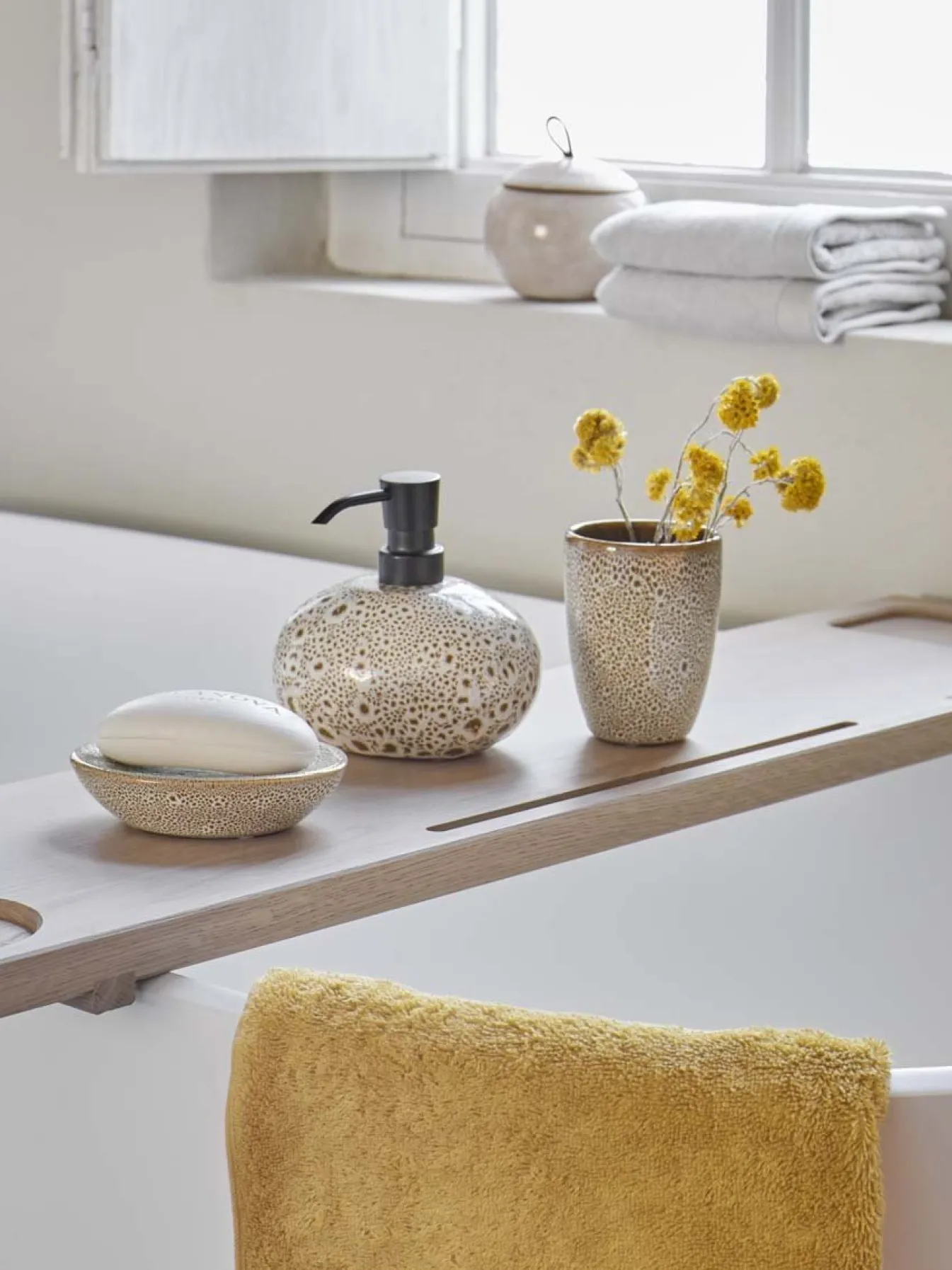 Best Bath & Living Aquanova Towel 55x100 cm LONDON color (set/3) Mimosa-122