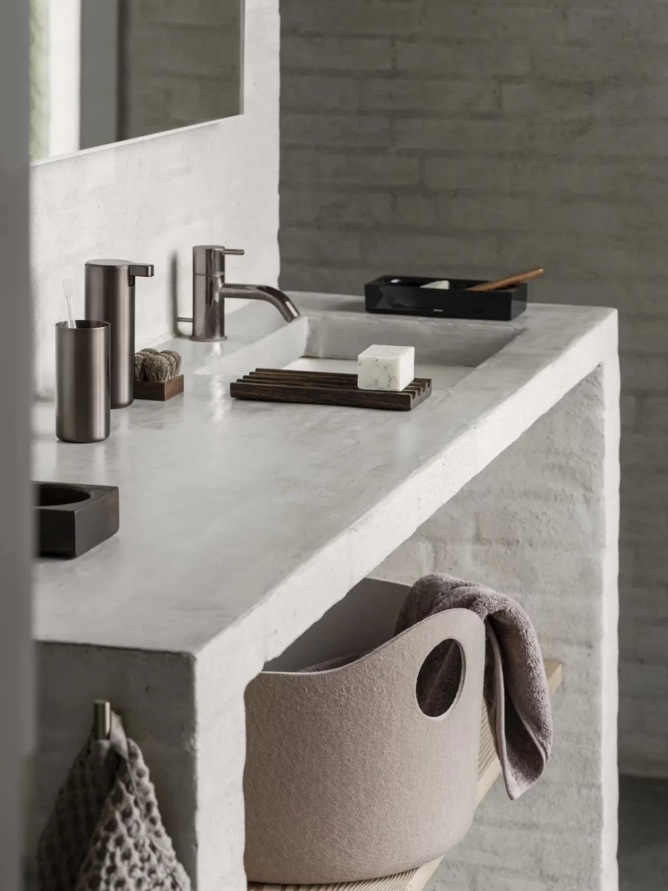 Store Bath & Living Blomus Blomus MODO toilet roll holder Burned Metal BurnedMetal