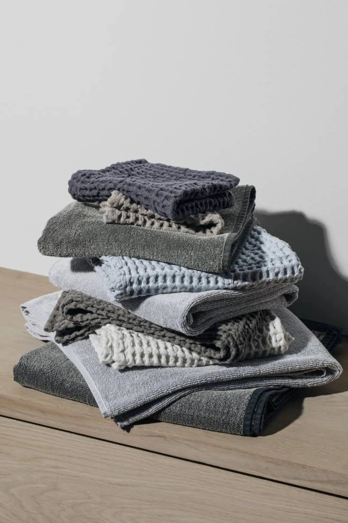 Clearance Bath & Living Blomus Towel waffle pattern 50x100 cm CARO color Micro Chip, light gray, 400 gr / m² (69003) MicroChip(lightgrey)