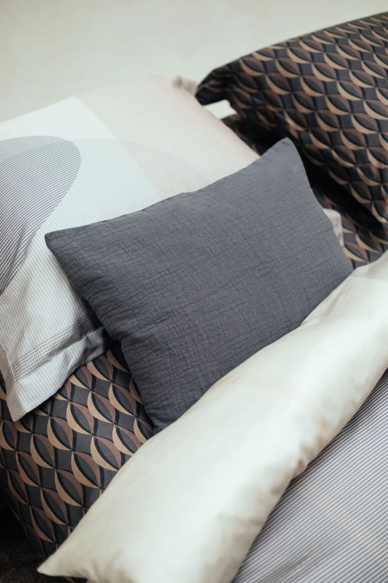 Best Sale Bath & Living Vandyck Duvet cover BOUNCING Off Black 140x220 cm (satin cotton)