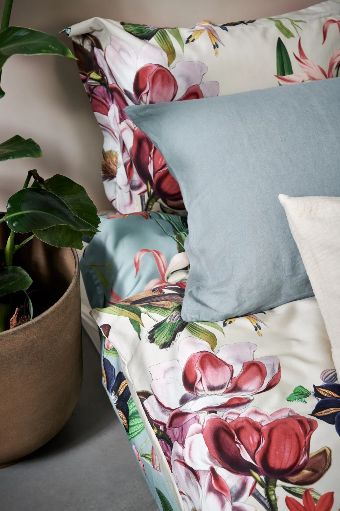 Hot Bath & Living Vandyck Duvet cover FLOWER MIX Cream Tan 240x220 cm (satin cotton)