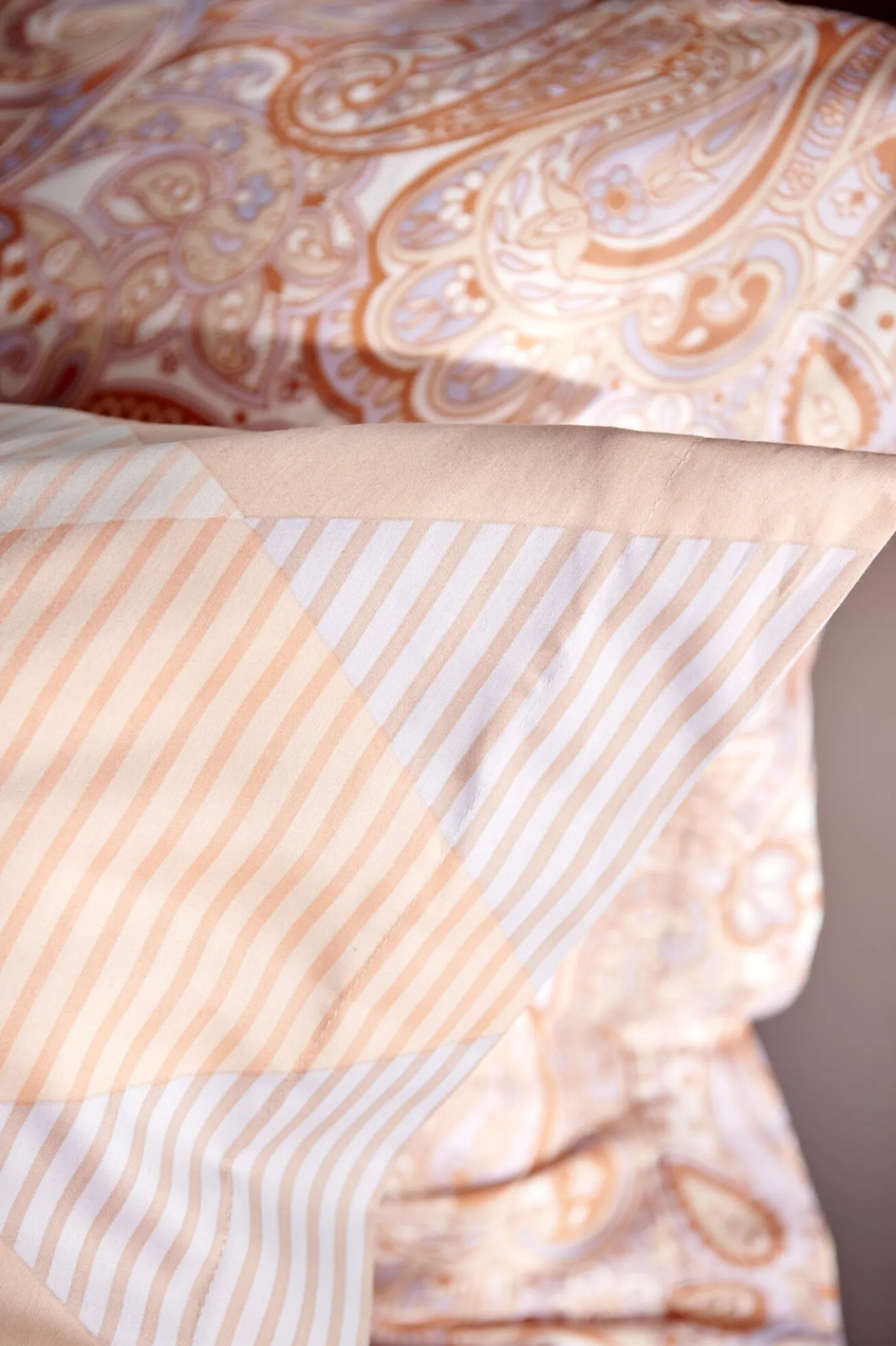 Outlet Bath & Living Vandyck Duvet cover HAPPY FEVER Apricot Blush 200x220 cm (satin cotton)