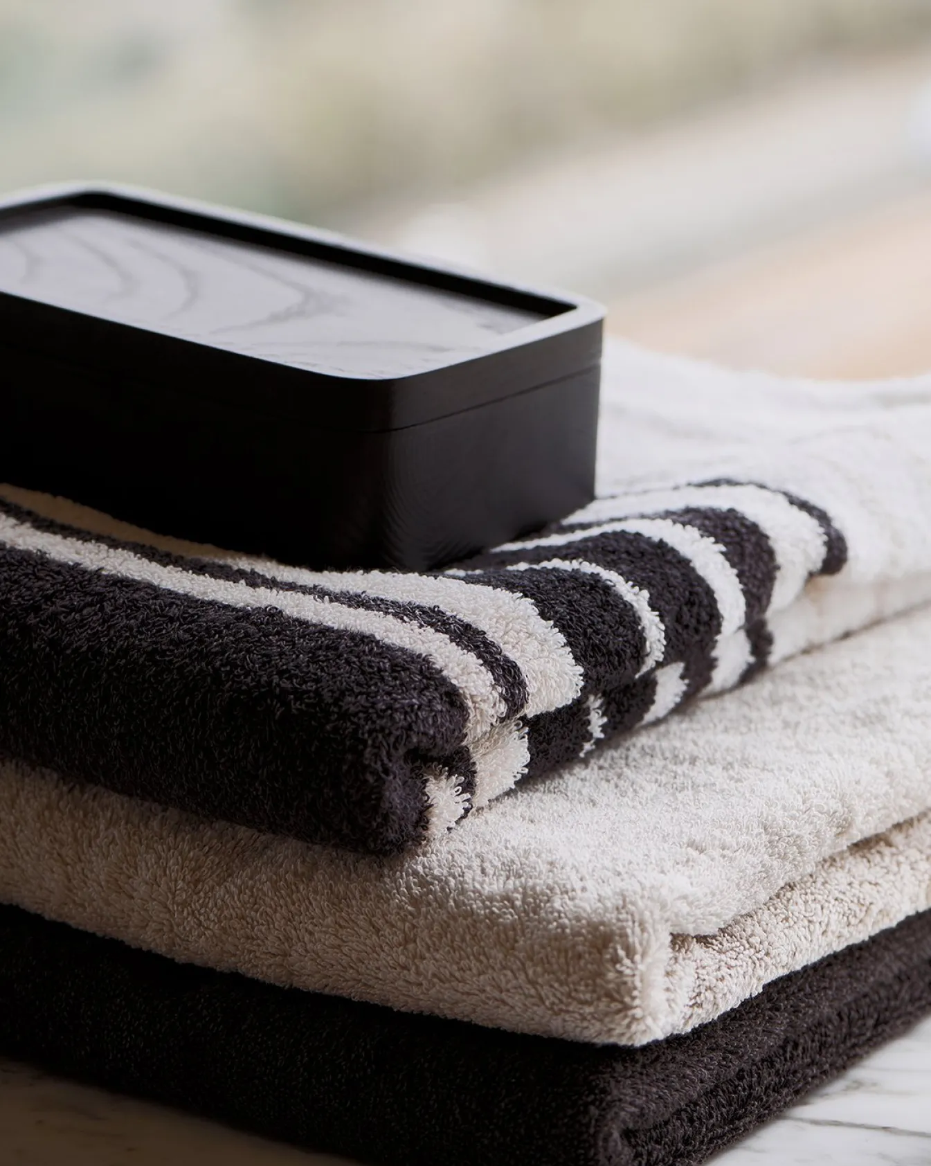 Store Bath & Living Vandyck Package deal 30: 3x bath towel + 1x hotel mat RANGER Off Black