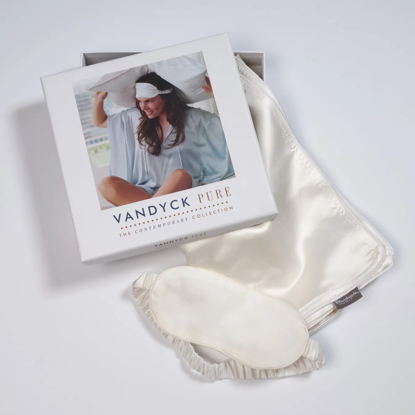 Store Bath & Living Vandyck Pure Sleeping Beauty set Off White