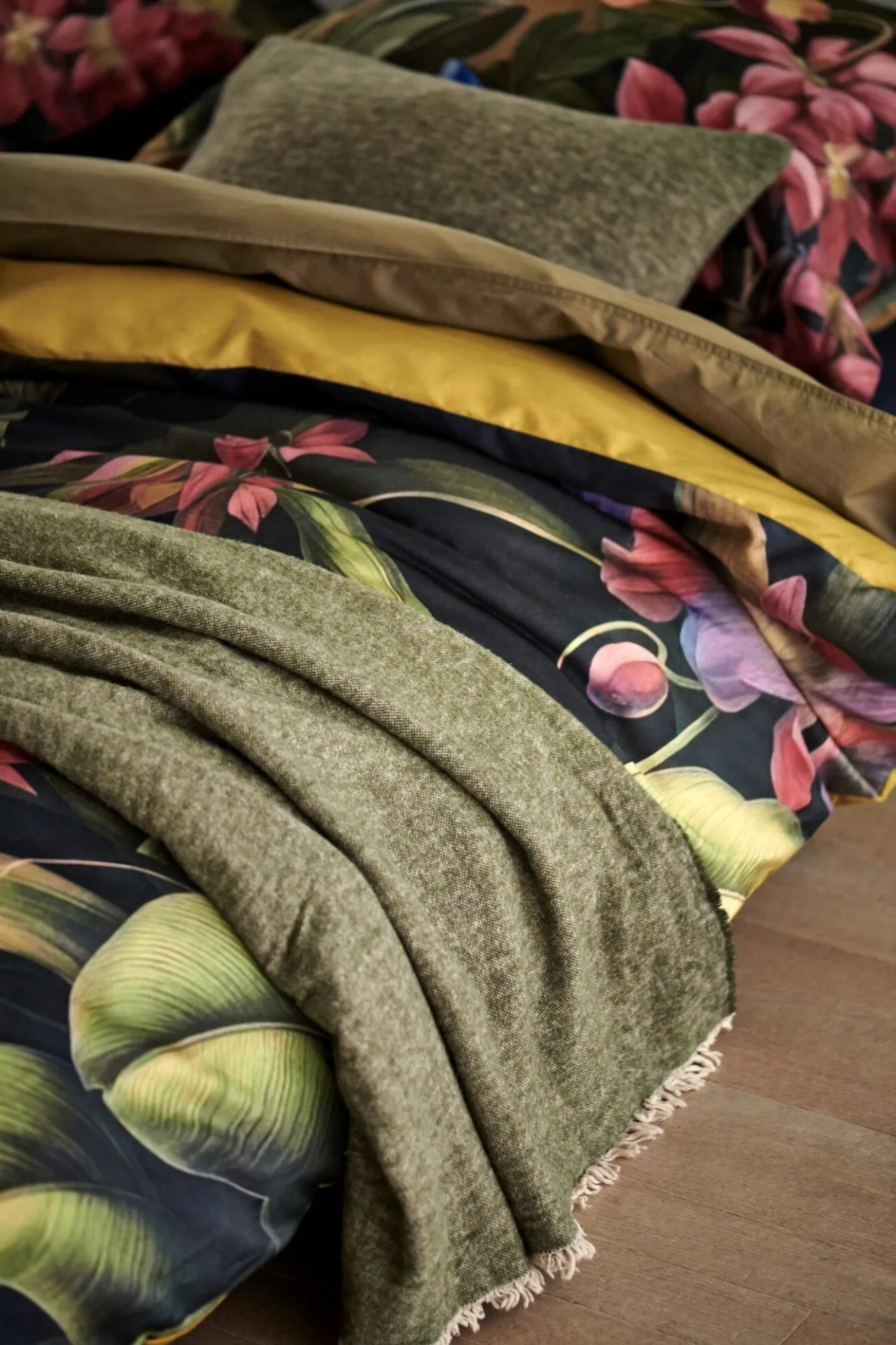 Hot Bath & Living Vandyck Vandyck WASHED COTTON duvet cover Martini Olive 240x220 cm MartiniOlive-301
